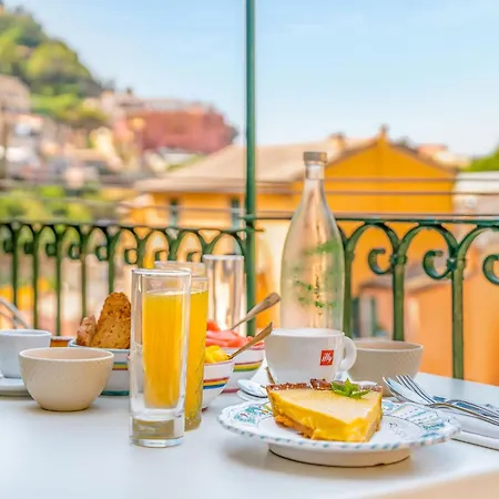 Family & Terrace In Semesterbostad Manarola